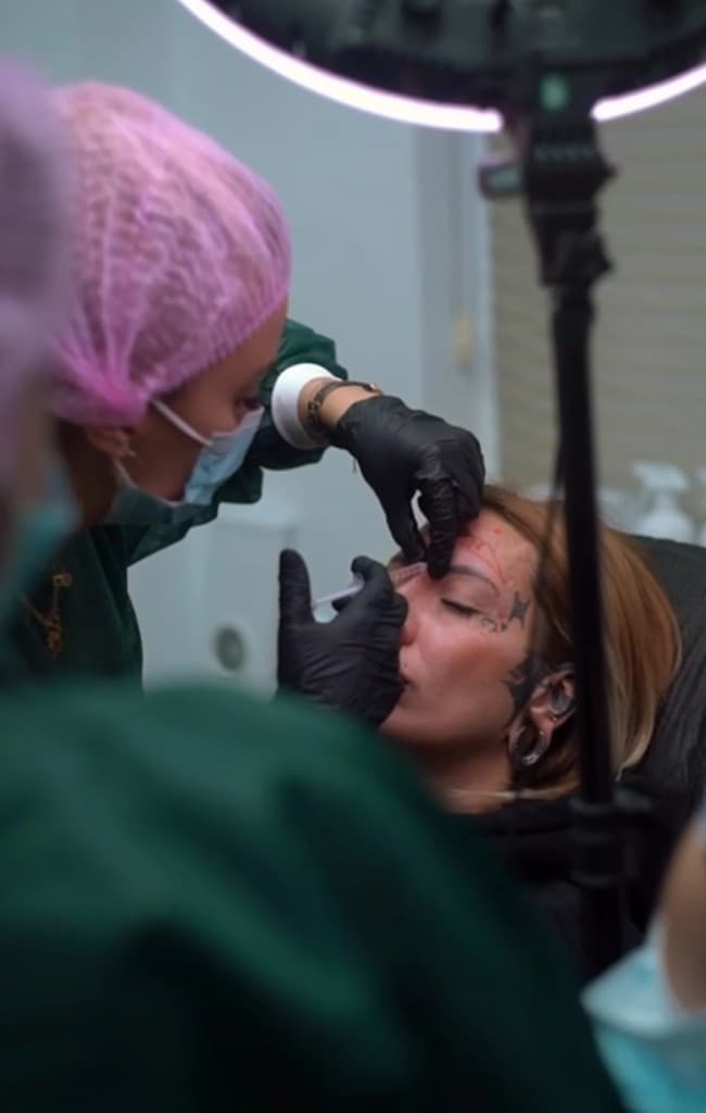 Advanced Aesthetic Injectables — CLINICAL BEAUTY. Injectable expertise translated into refined, trustworthy short-form.